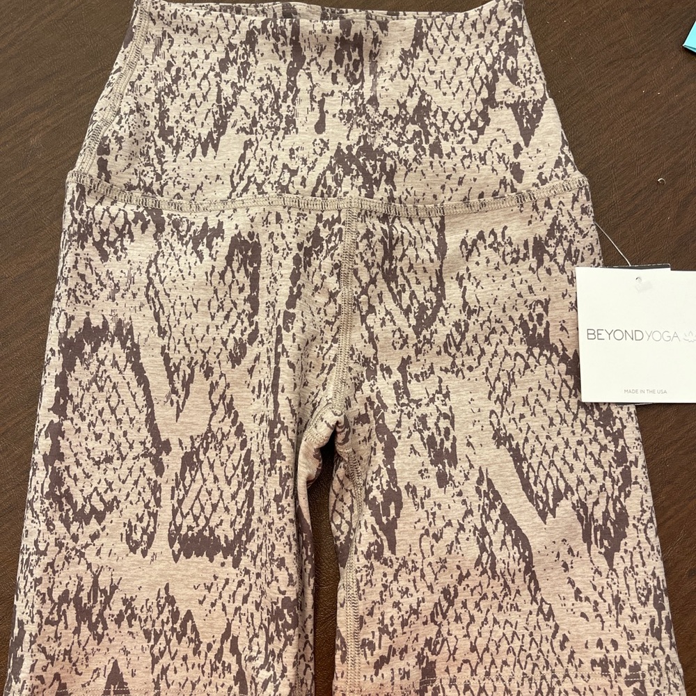 Beyond Yoga Spacedye Printed High Waisted Biker Shorts XS